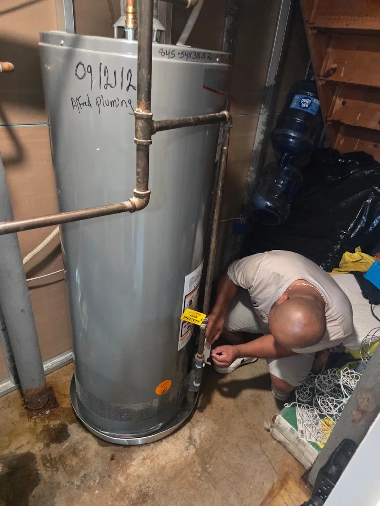 Water heater installation with gas shutoff valve